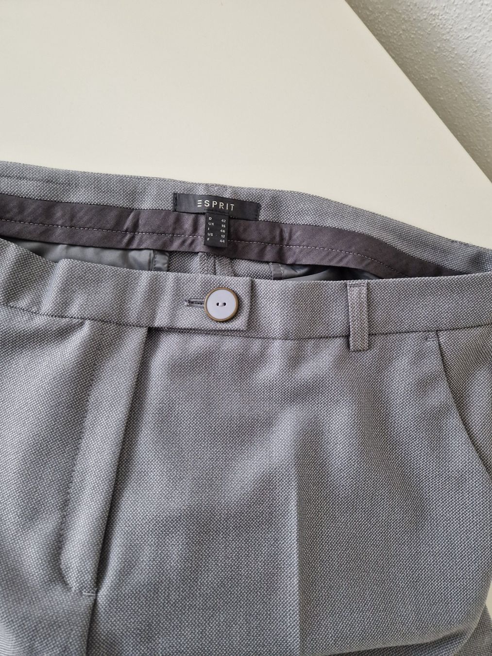Esprit Pantaloni: Business Damenhose Esprit – Usato da Wettingen venduto da kruemi 1