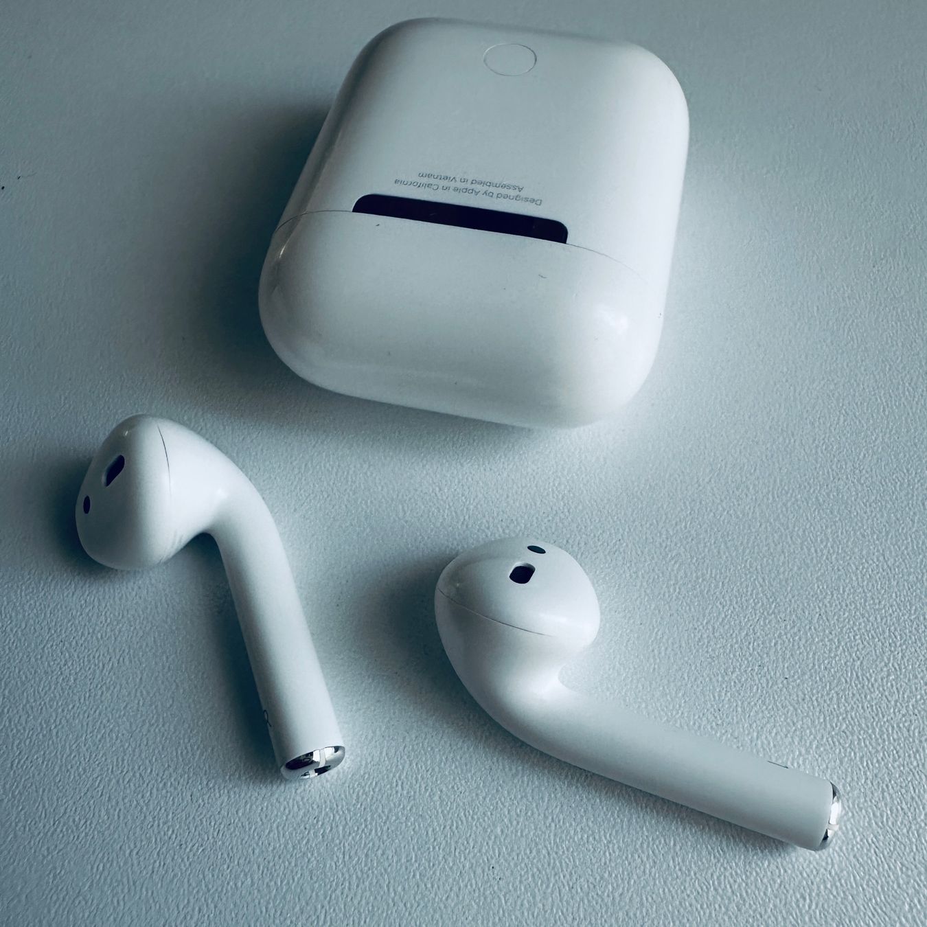 Apple Cuffie: Original Apple AirPods 2 Kopfhörer Wireless Lightning Kabel – Usato da Basel venduto da MY.AIRPODS.SHOP 4