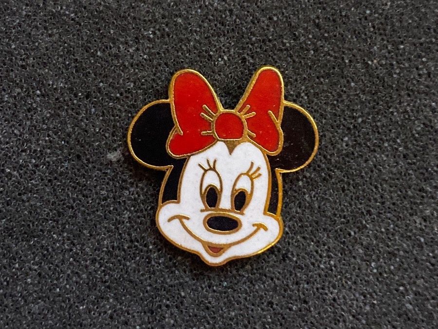 Placchette & Badge: PINS - MINNIE - DISNEY – Usato da Le Brassus venduto da cinema13