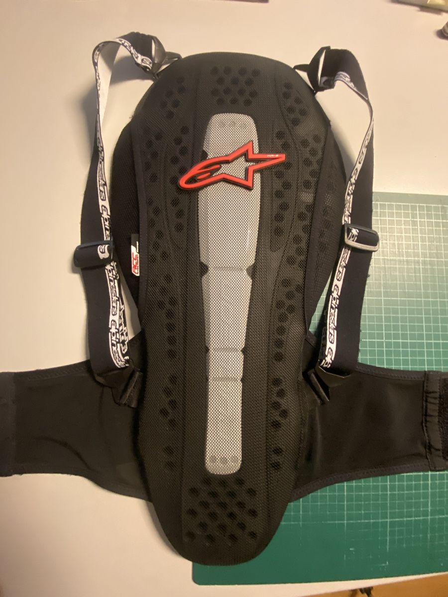 Schutz & Schoner: Alpinestars Back Protector KR-2 Size L black good condition – Gebraucht aus Winterthur von yas_xk5m