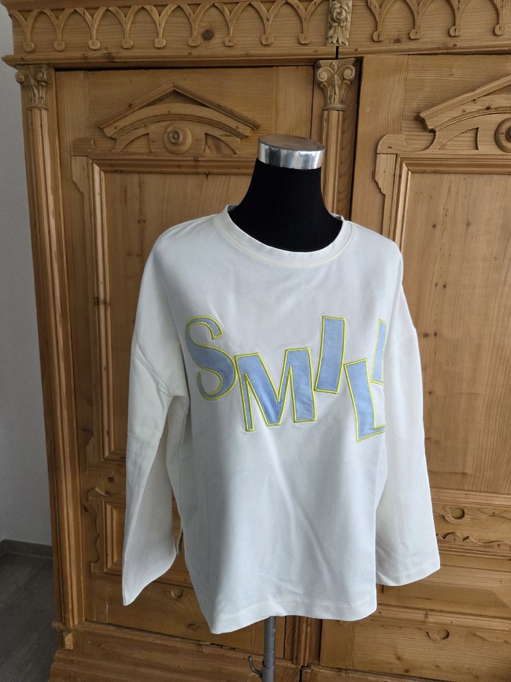 Maglioni & Felpe: schönes Sweatshirt, xox – Usato da Wiesendangen venduto da Sinhuk 1