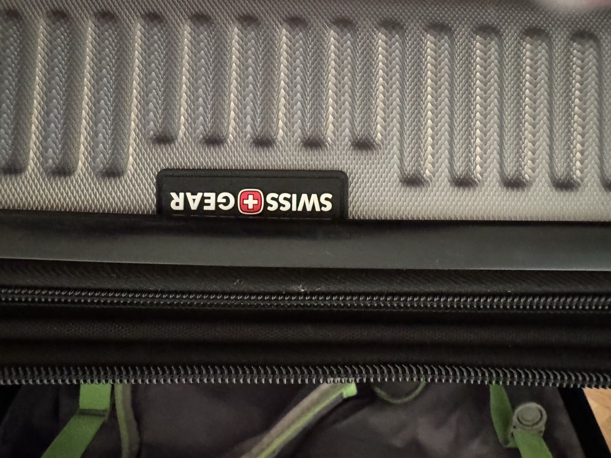 Altro in Aeronautica: Silver Suitcase with TSA Lock – Difettoso da Thalwil venduto da Maricortin 1