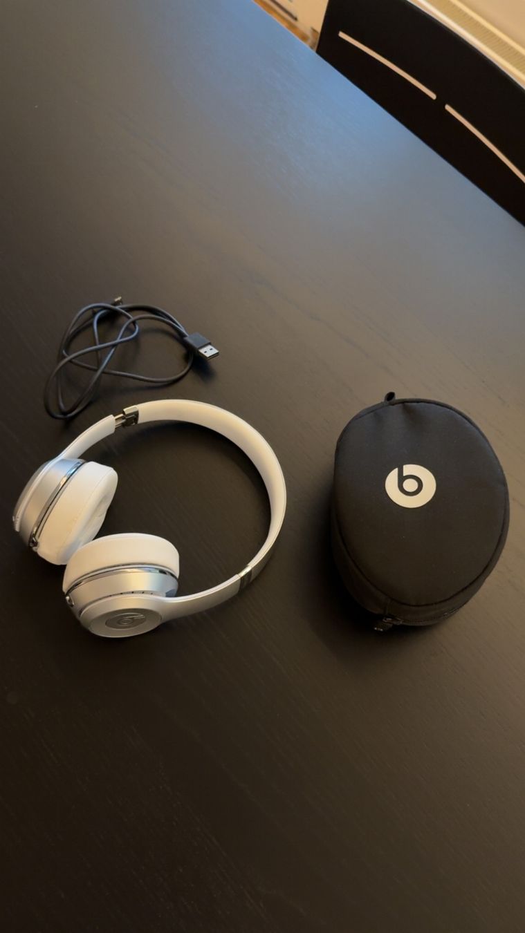 Beats Cuffie: Beats Solo3 Wireless Kopfhörer in Silber – Usato da Dietikon venduto da Welkins