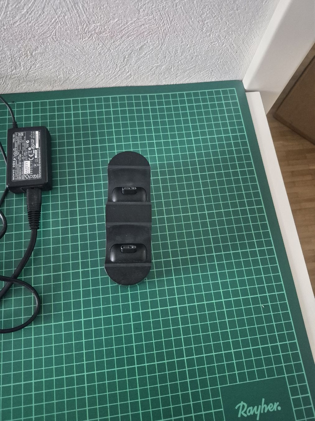 Sony Adattatori & Cavi: Sony Dualshock 4 Ladestation- Ps4 controller charger – Usato da Meyrin venduto da Retro-GZ 3