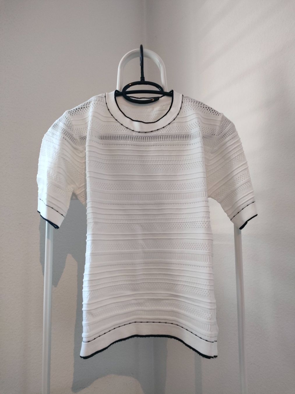 T-shirt: T-Shirt in Weiss mit originalem Muster – Nuovo (secondo la descrizione) da Dietikon venduto da MJ_Sporting