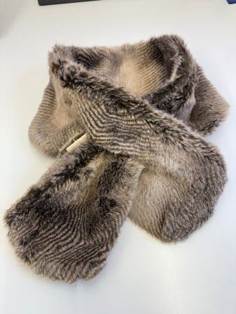 Flauschiger Fellschal, Kunstfell, Zustand neu, warm!