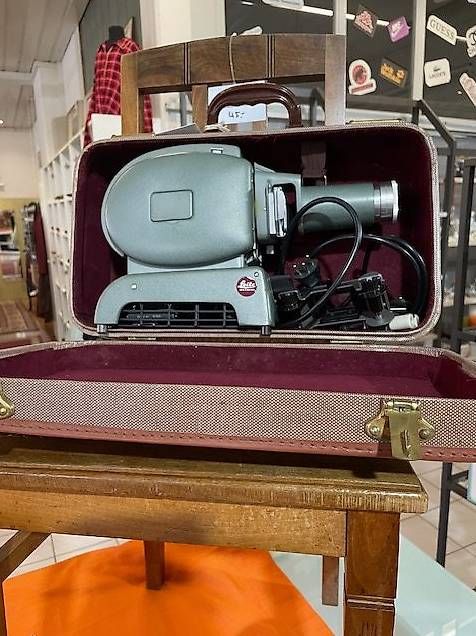 Pellicole: Leitz Diaprojektor inkl Koffer – Usato da Neuhausen am Rheinfall venduto da galleria13 4