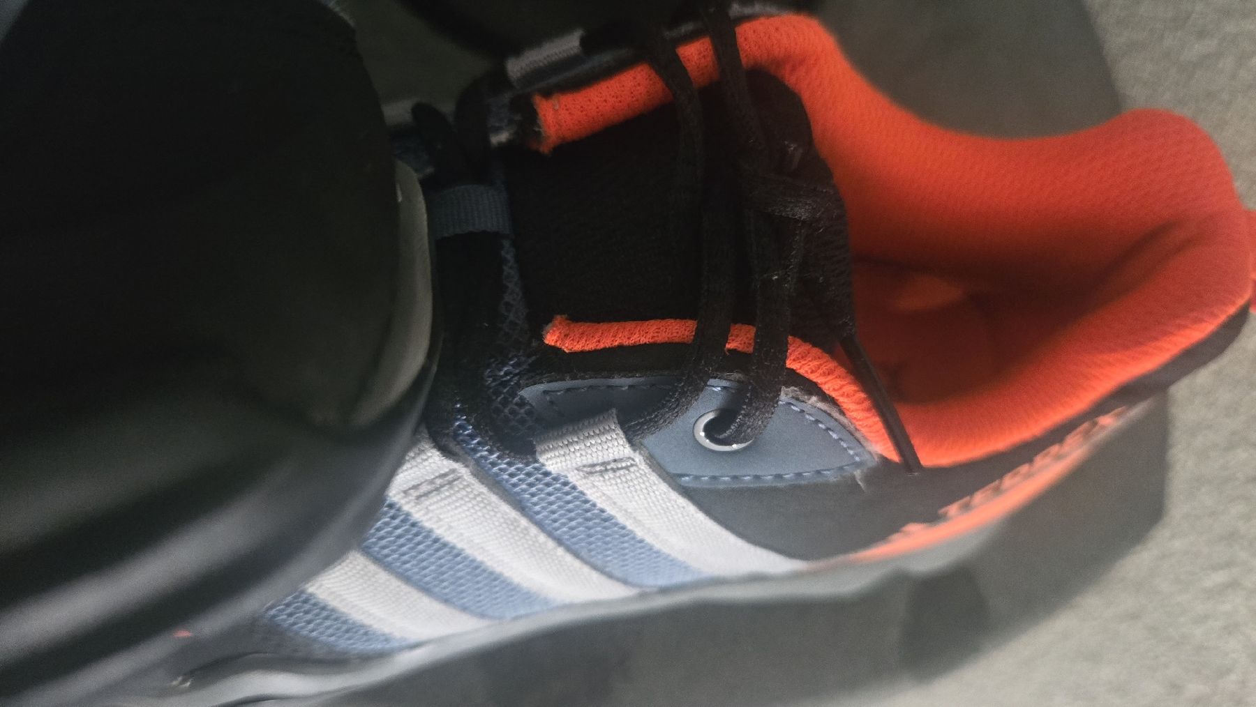Adidas Chaussures garçon: Chaussures sport Adidas Terrex  39. 5 – D'occasion à Valeyres-sous-Rances par Untitled 3