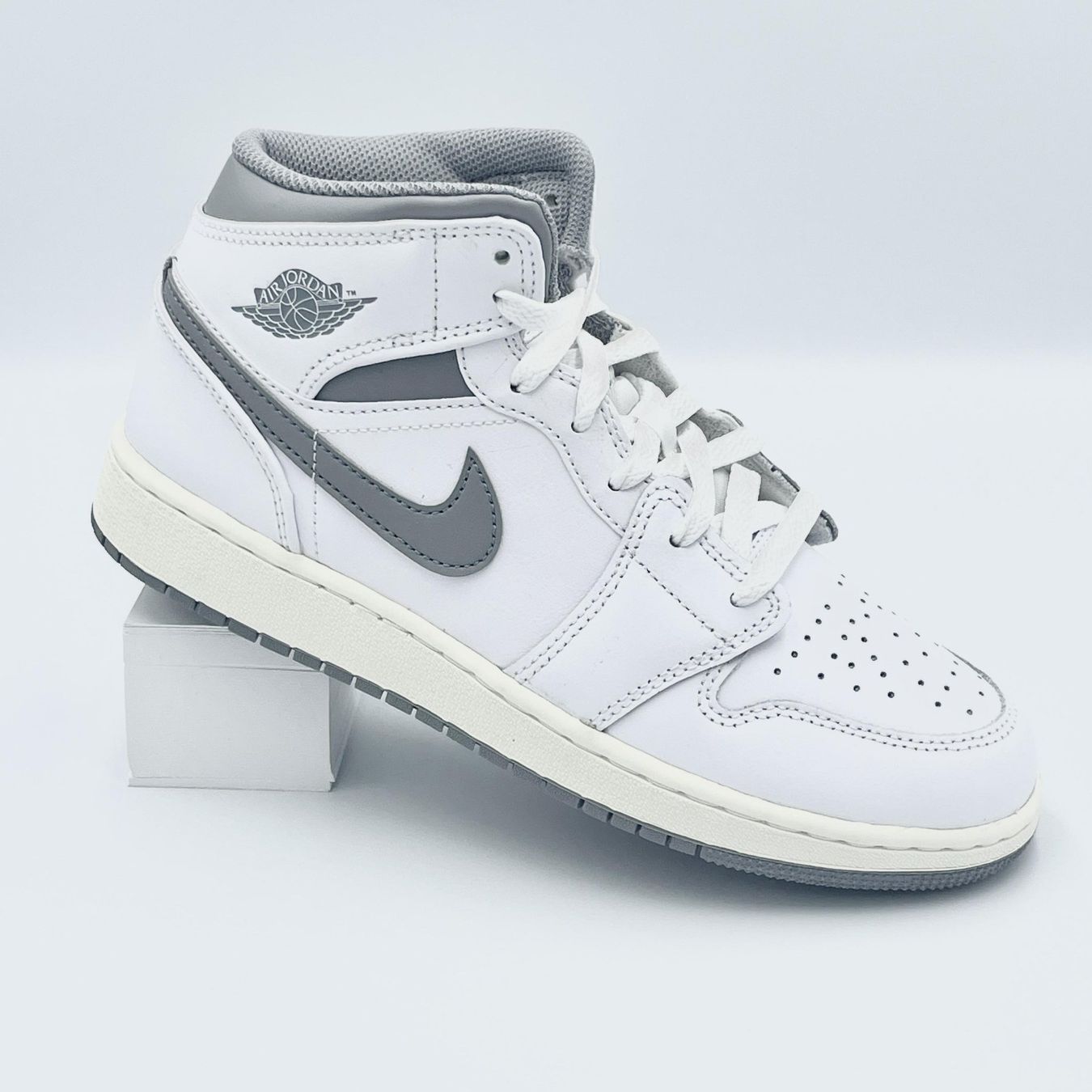 Jordan Scarpe da donna: Nike Air Jordan 1 Mid Neutral Grey EU 37.5 – Nuovo e nell'imballaggio originale da Erlinsbach venduto da sasneakers 2
