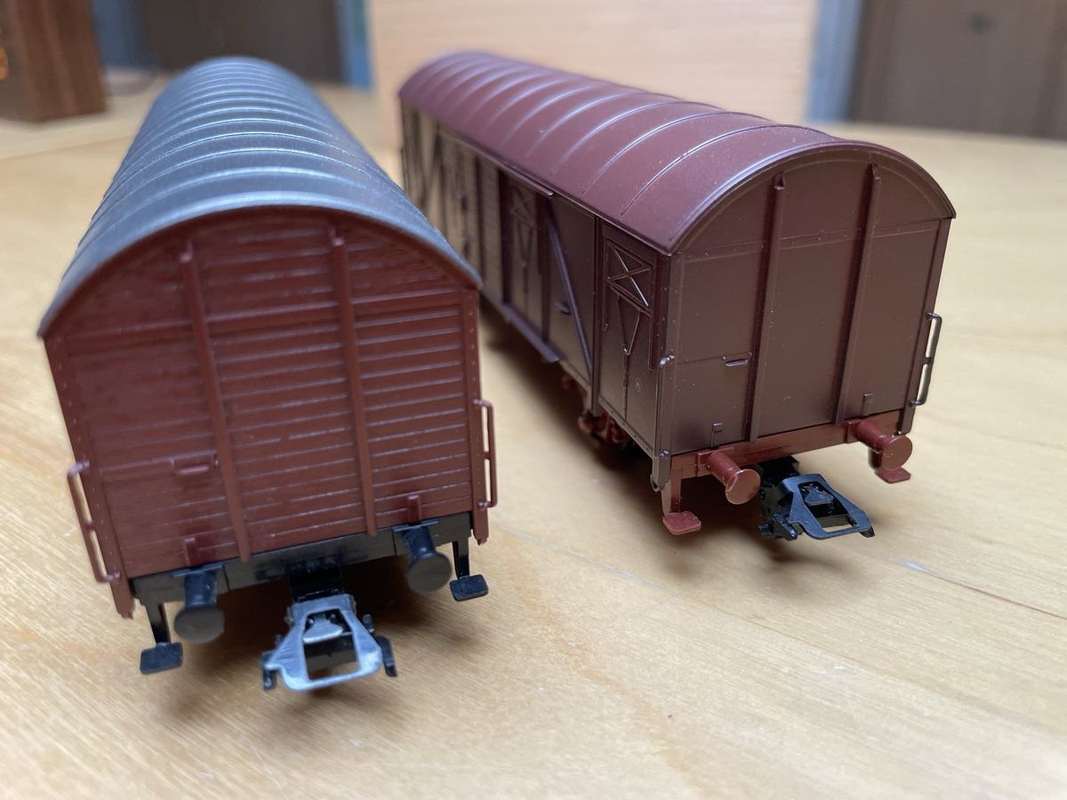 Märklin Modelleisenbahnen: 2 Märklin gedeckte Güterwagen DB DR – Gebraucht aus Rickenbach ZH von u2540 4