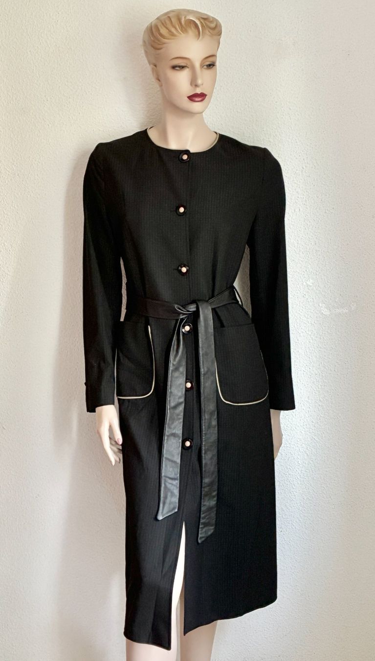 Vestiti: Schwarzes Baumwoll Mantelkleid mit Ledergürtel – Usato da Kloten venduto da Nephty 1