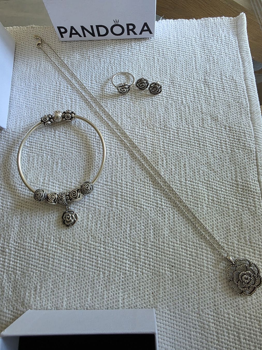 Pandora Autres bijoux: Pandora Schmuckset "Rosen" – D'occasion à Rikon im Tösstal par Quimy68 6