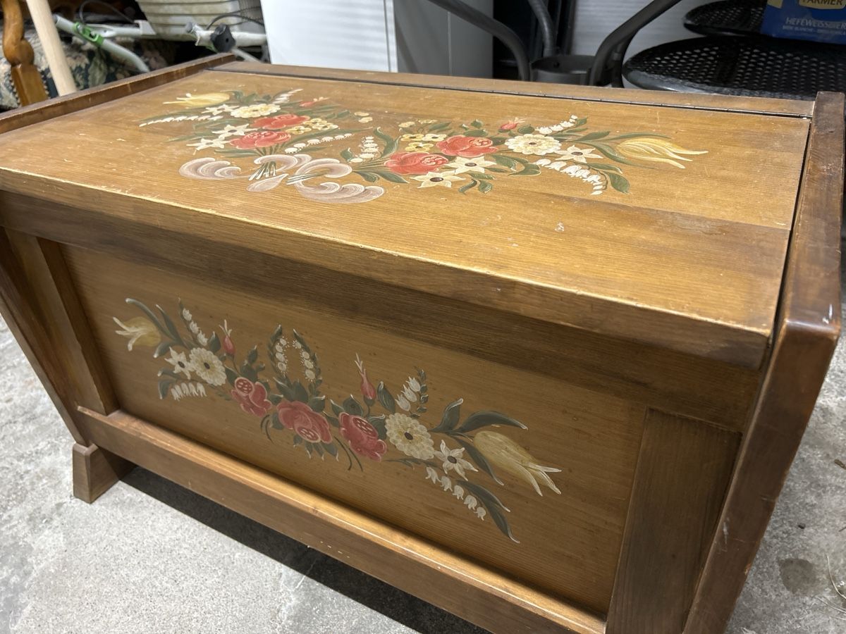 Kommoden: Holzschrank mit Blumenmalerei gebraucht – Gebraucht aus Hinwil von Sizu0 2