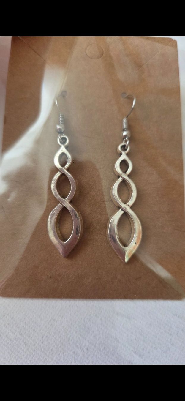 Ohrringe & -stecker: Ohrringe Modeschmuck Boho Style silberfarben NEU – Gebraucht aus Weggis von Leeclipse 1