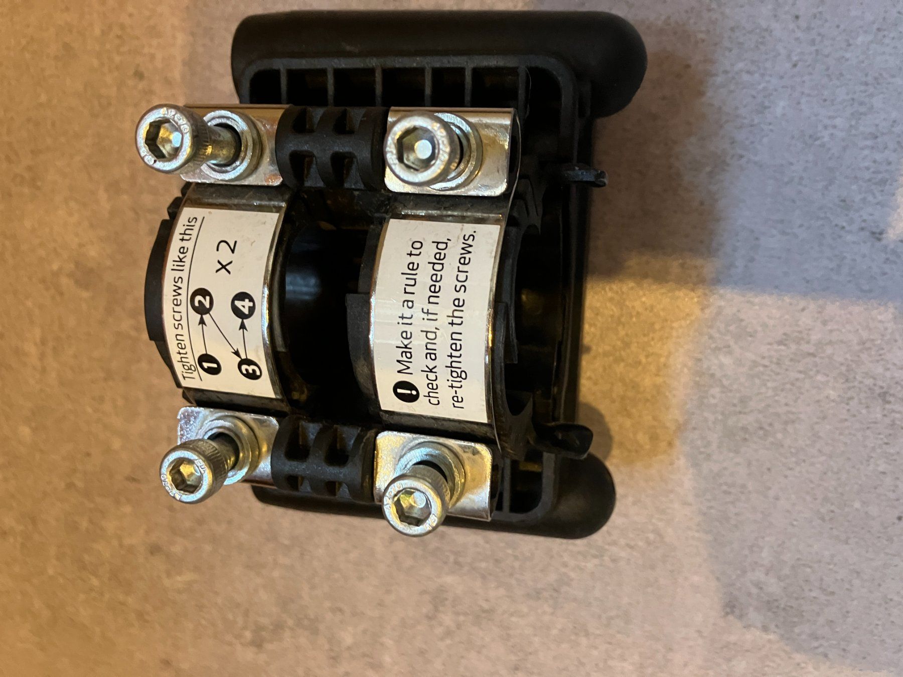 Hamax Pezzi di ricambio: HAMAX bracket fixation pour siège enfant de vélo – Usato da Montcherand venduto da crilf 2