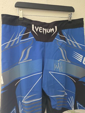 Khamzat Chimaev signierte Shorts / UFC
