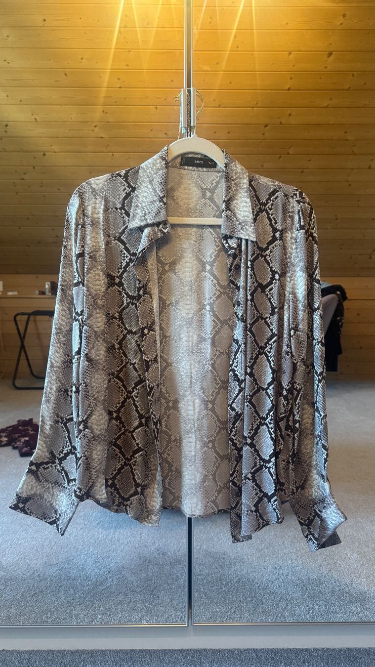 Mango Camicette: Mango Schlangenmuster Bluse. Grösse S – Usato da Kriessern venduto da loolah 1