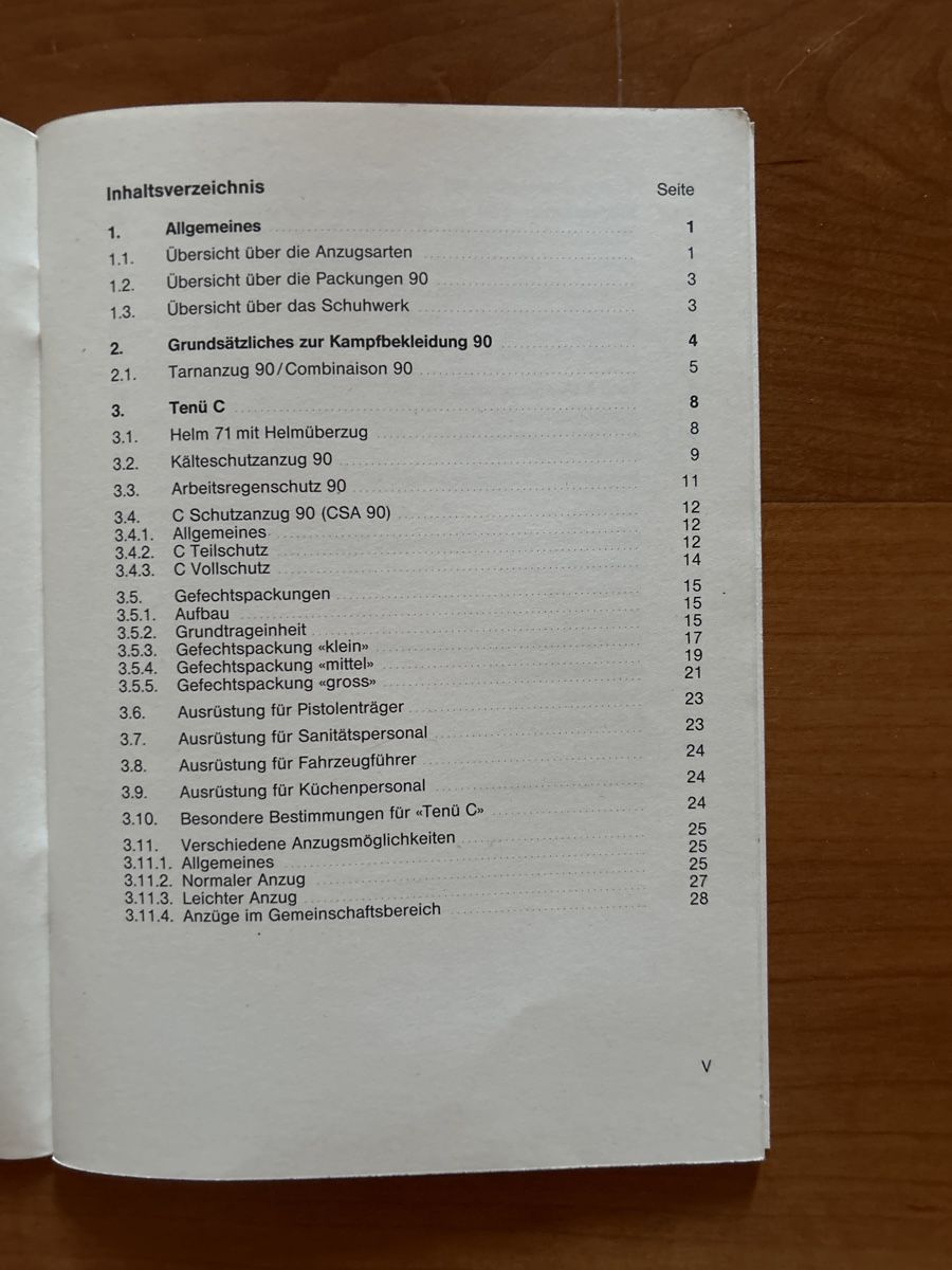 Libri: Reglement Bekleidung – Usato da Bussnang venduto da Otter_4 1