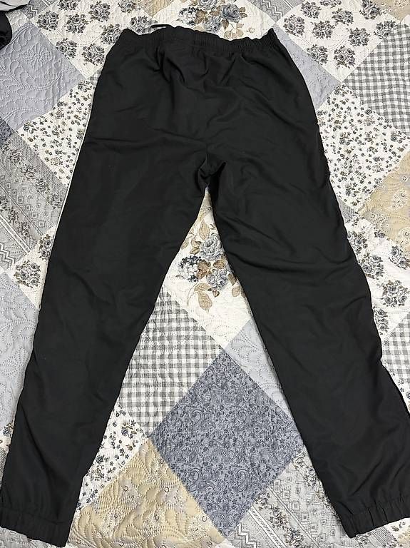 Lacoste Pantaloni: Jogging Lacoste vintage - L – Usato da Nyon venduto da lio_5n8l 1