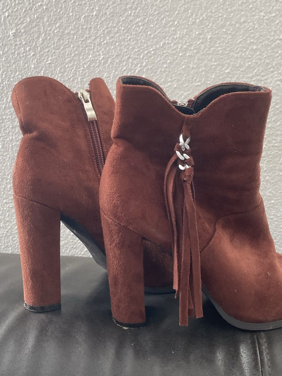 Scarpe da donna: Stiefeletten 38 braun mit Fransen – Usato da Wängi venduto da JALE04 6