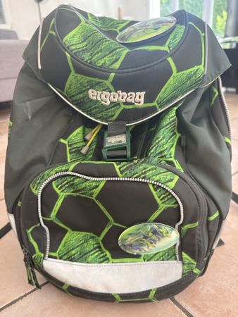 Schulranzen Ergobag Grün Schwarz Grösse Eins guter Zustand