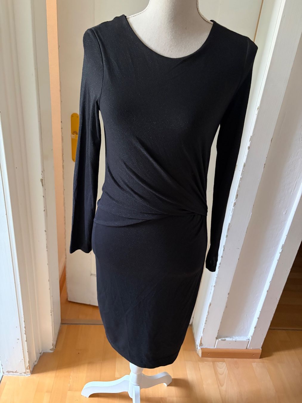 Robes: Schönes Kleid mit Glitzer von Second Female – Neuf (Voir description) à Schaffhausen par _queen_c