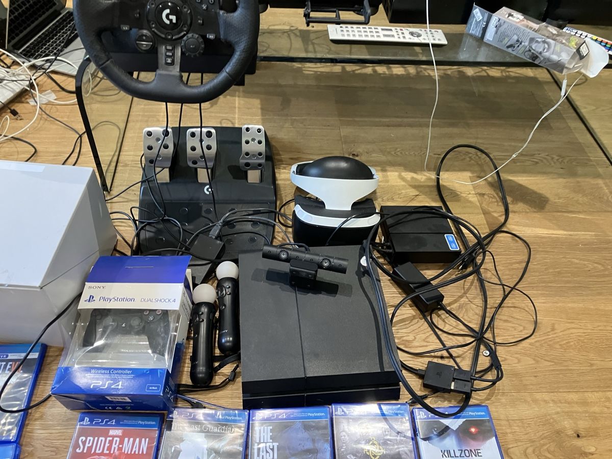 Sony Konsolen: PlayStation 4  full set – Gebraucht aus Bern von gos_v7yj 6