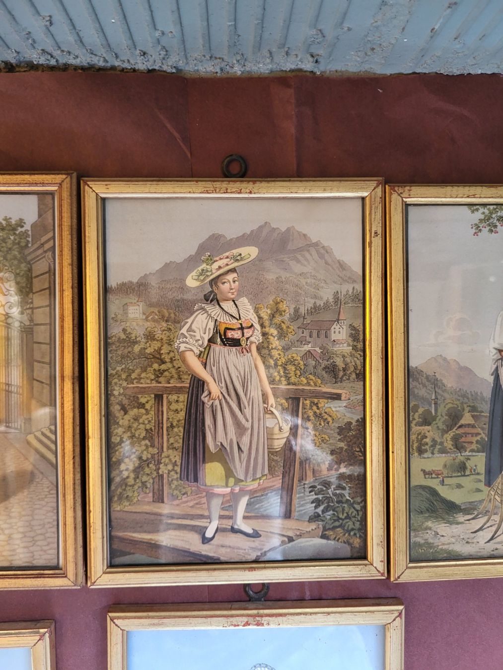 Foto & Immagini: 6 gerahmte Offsetdruck-Bilder verschiedene Trachten – Usato da Diessenhofen venduto da Osio 3