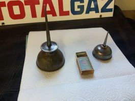 Singer Oelkannen und Nadeln Set gebrauchter Zustand