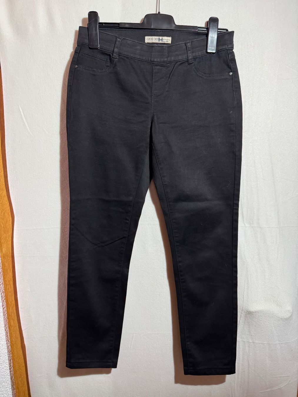 Jeans: Schwarze Jeans von Cache Cache Gr. 40 – Usato da Grosswangen venduto da SALE_SALE_SALE