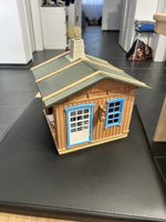 Modellhaus Chalet mit Kamin und blauen Fenstern guter Zustan