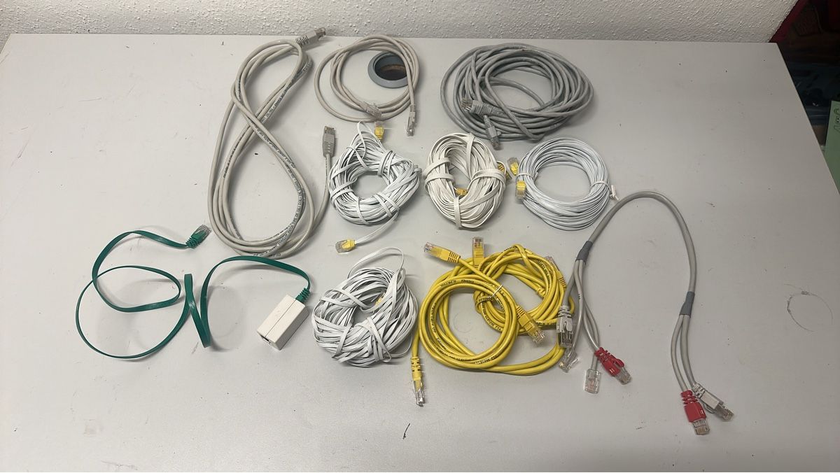 Kabel: Assorted Ethernet Network Cables, Mixed Lengths – Gebraucht aus Elsau von MANWITHVAN
