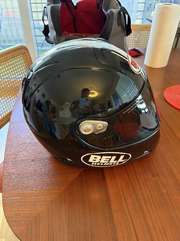 Caschi & visiere: Casque moto BELL  état impeccable – Usato da Grand-Lancy venduto da cuitcuit97 1