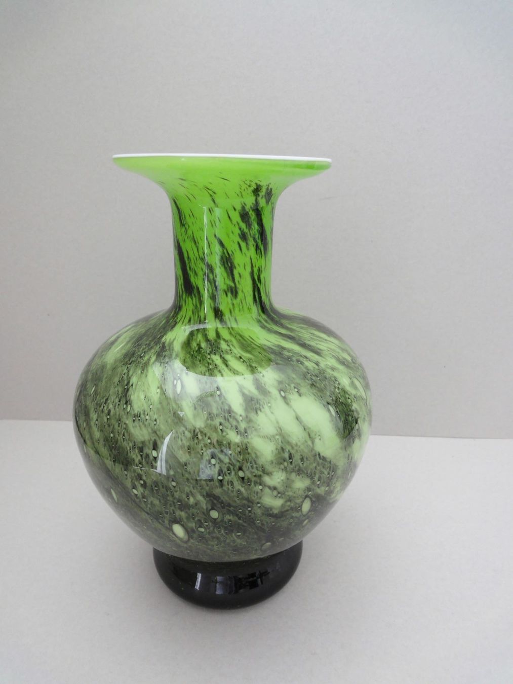 Vase & Récipients: Dekortive Opalin Glas-Vase – D'occasion à Chur par omonia 2