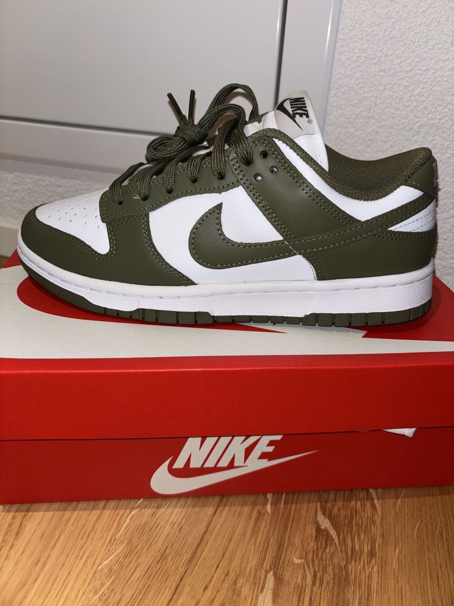 Nike Scarpe da uomo: Nike dunk low Olive grün 38 – Nuovo e nell'imballaggio originale da Zürich venduto da Lee_z8vs