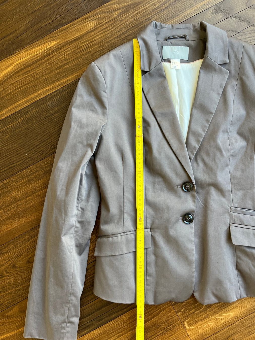 H&M Giacche: Jacke, eleganter Blazer in taupe / grau, Gr. 38 – Usato da Affoltern am Albis venduto da Blackrhythm 4