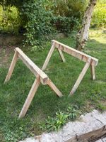 2 Stk. Holz-Böcke, gebraucht, robust, vielseitig einsetzbar