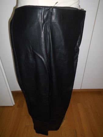 Pantalon noir en semi-cuire T. 44
