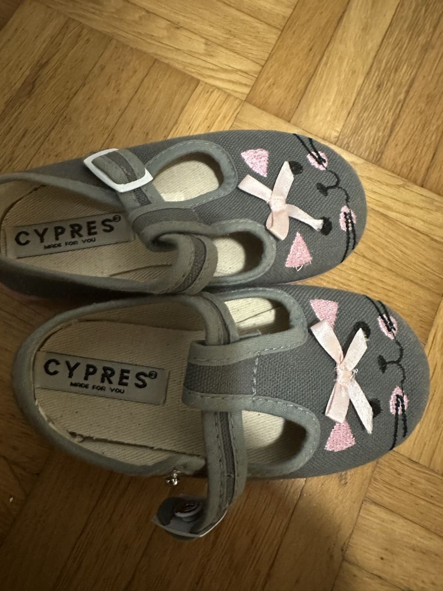 Scarpe per ragazze: Hausschuhe Mädchen – Usato da Männedorf venduto da kek_n8pr 1