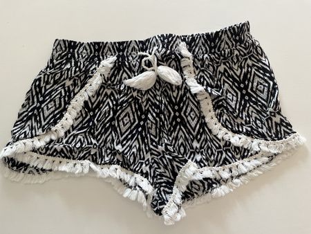 Bershka Sommer-Shorts, Gr. M, Schwarz-Weiss gemustert