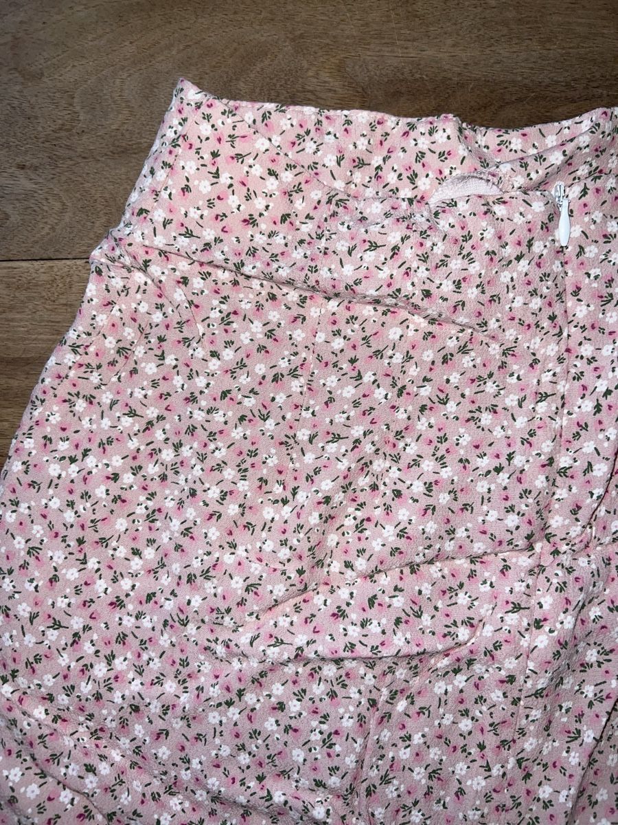 Brandy Melville Gonne: Brandy Melville Rock, rosa mit Blumenmuster, – Usato da Zürich venduto da cac3