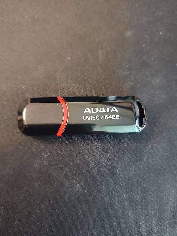 Chiavette USB: Clé USB Adata UV150 3.2 – Usato da Genève venduto da Maxou84 1