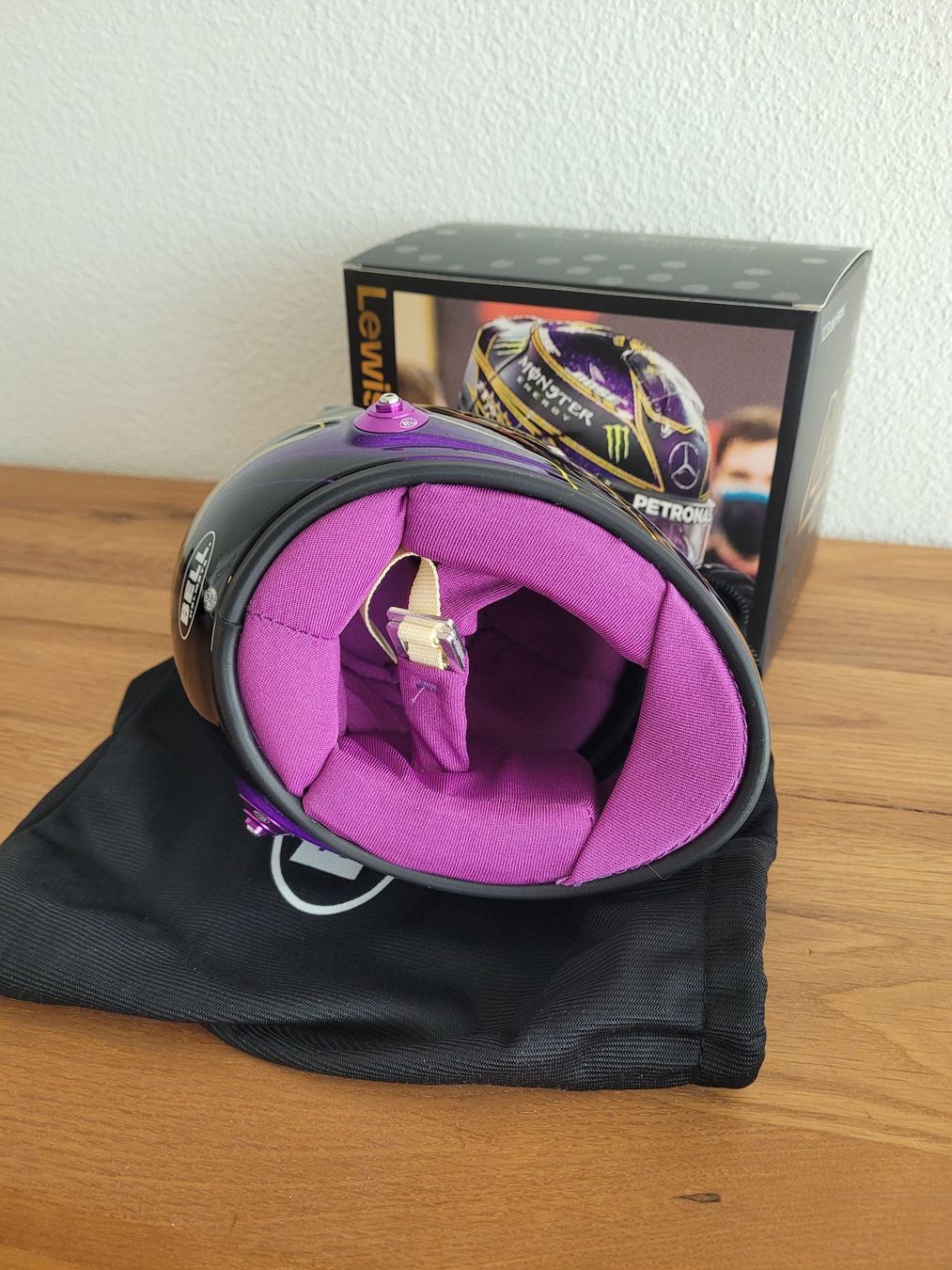 Modellbausätze & Standmodelle: Lewis Hamilton Mini-Helm 1:2 Special Edition #44 – Neu und originalverpackt aus Uitikon Waldegg von patu_2hsp 3