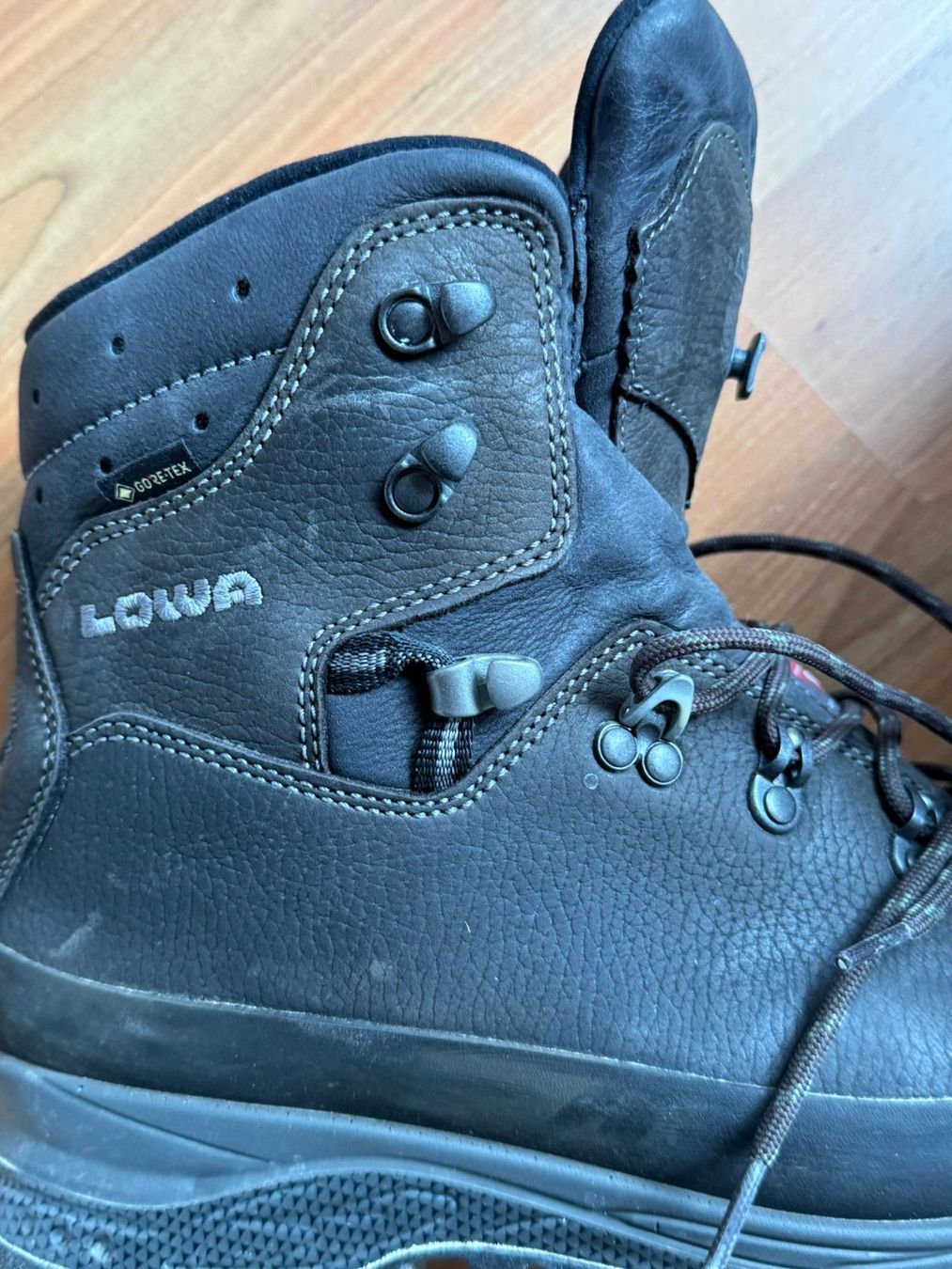 Lowa Scarpe da donna: Ideale Schuhe zum Schneeschuhlaufen oder Winterwanderungen – Usato da Burgdorf venduto da Bizeli 4