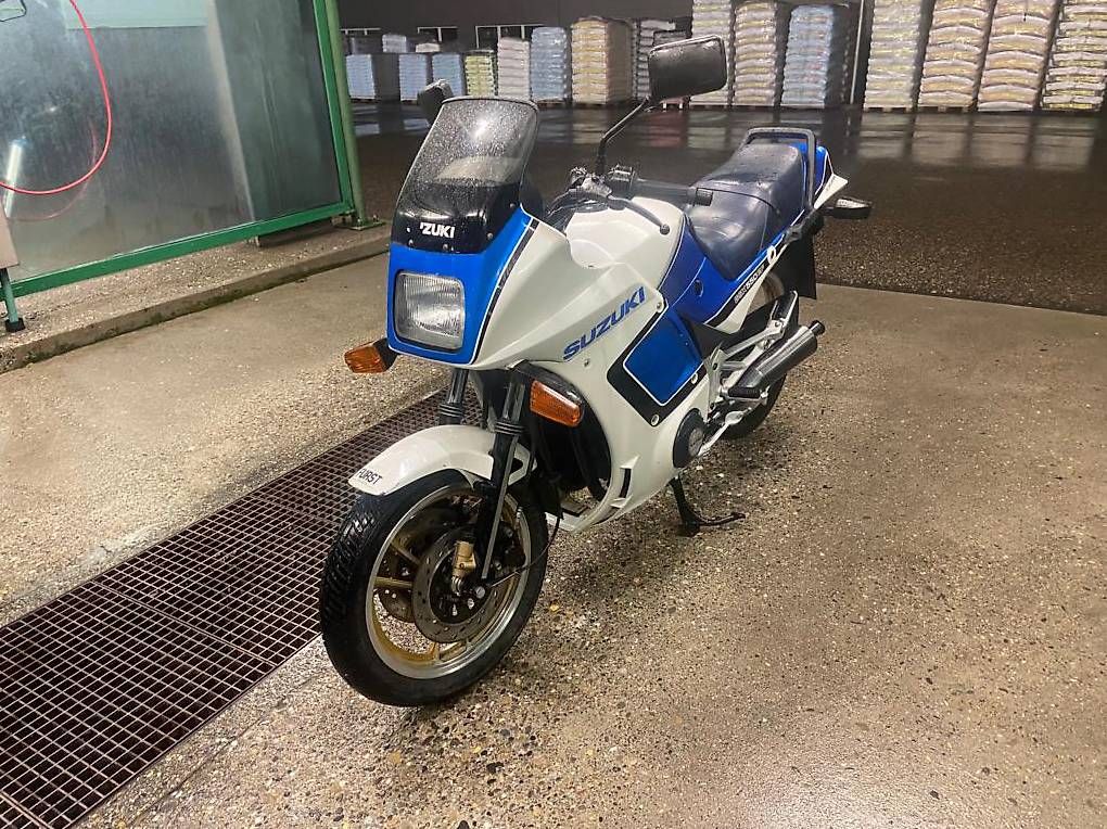 Strada: Suzuki550gsx – Usato da Wetzikon ZH venduto da MedinaL 1
