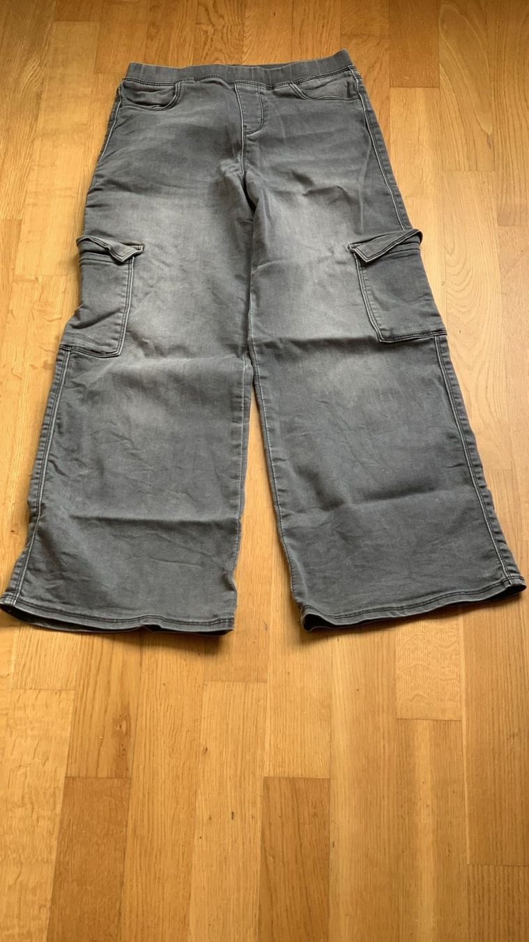 C&A Jeans: schwarze Jeans von C&A Gr. 152 – Usato da Geneve venduto da mar_8dyp