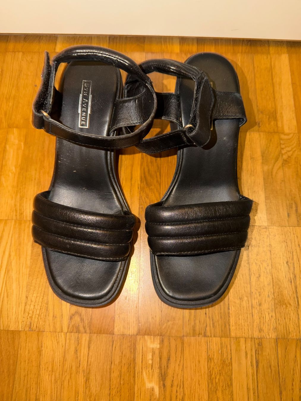 Chaussures femmes: Sandalen mit Absatz – D'occasion à Adliswil par m.200100