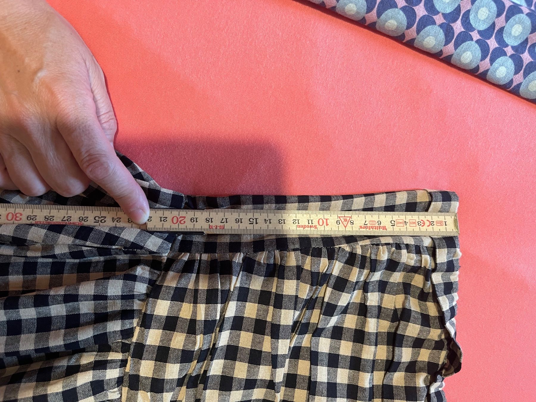 Kleider: Robe midi à imprimé à carreaux – Neu (gemäss Beschreibung) aus Renens VD von dan_b8tt 7