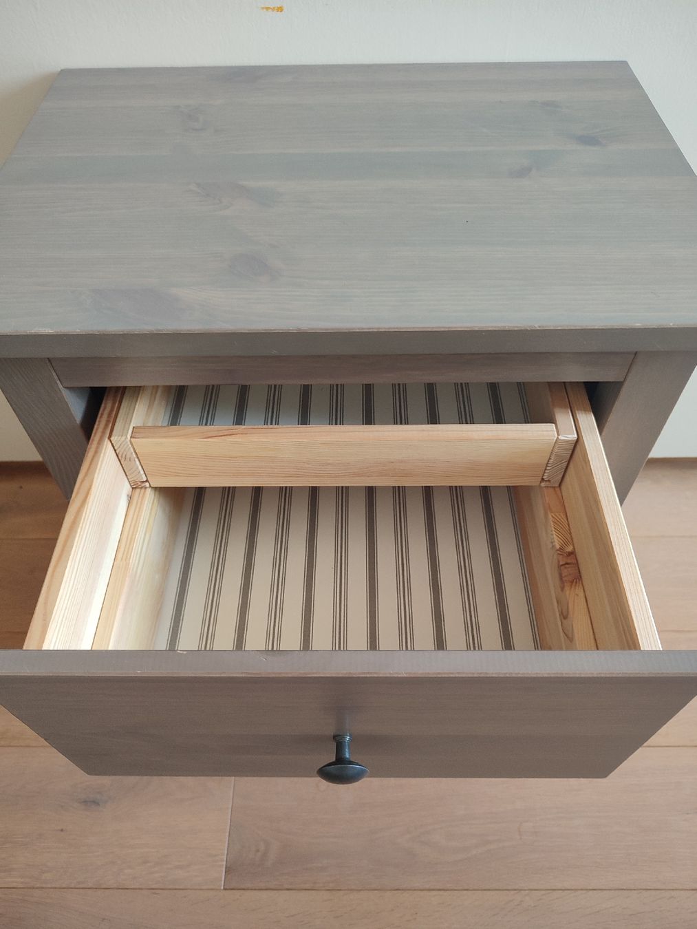 Ikea Comodini: Hemnes Nachttisch – Usato da Zürich venduto da Therese 2