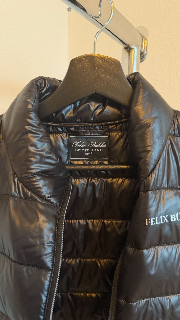 Felix Bühler Gilet & Giacche senza maniche: Schwarze Weste Felix Bühler Grösse S – Usato da Oberbüren venduto da ckroses 1
